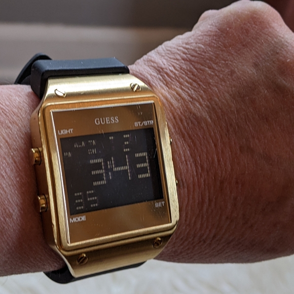 VTG Retro Two-Tone Gold & Black Men's 80's-90's Guess Watch Heavy, Works! - Picture 6 of 9